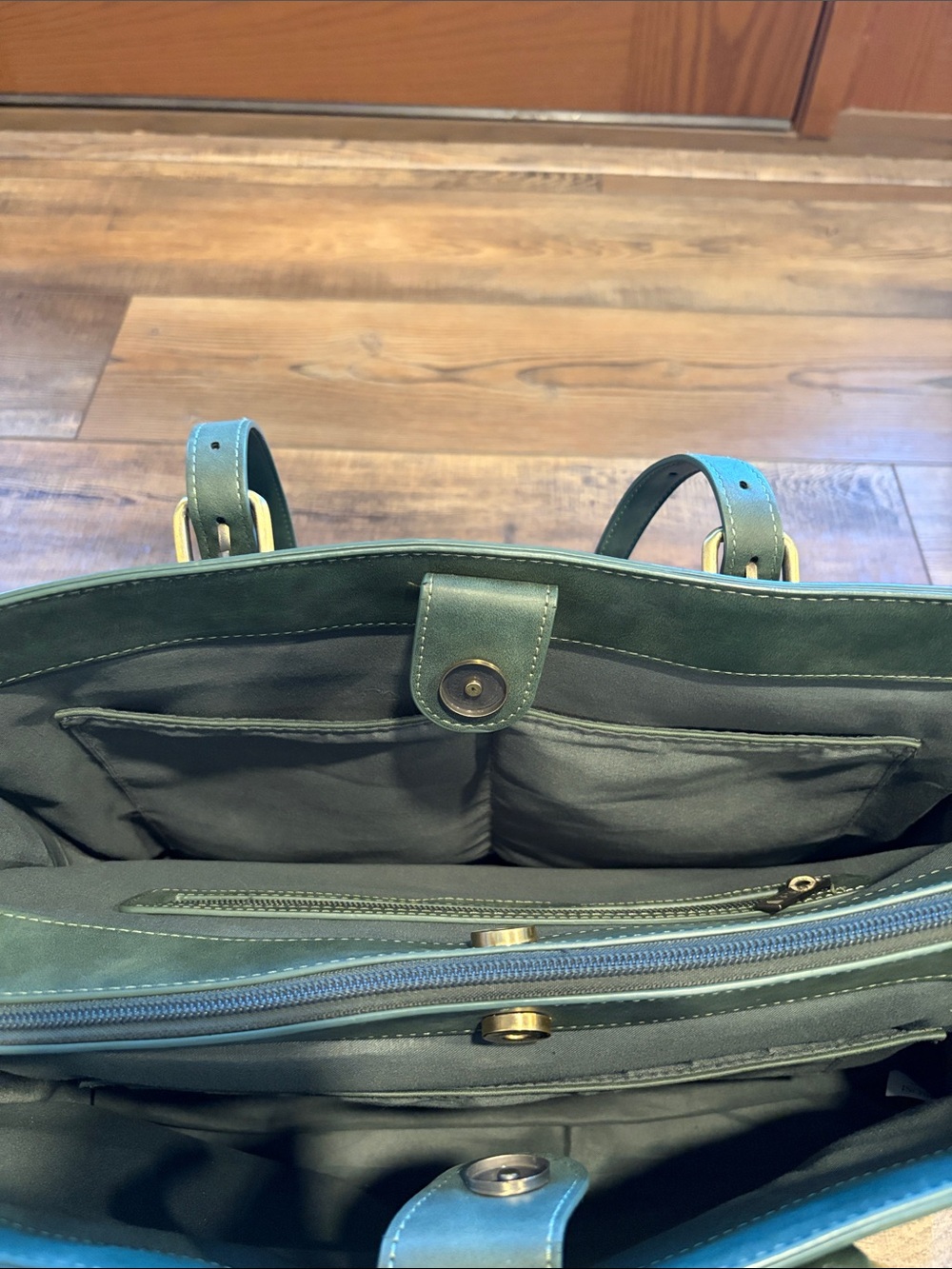 ECOSUSI Green Floral-Embossed Tote Bag - Picture 4 of 8